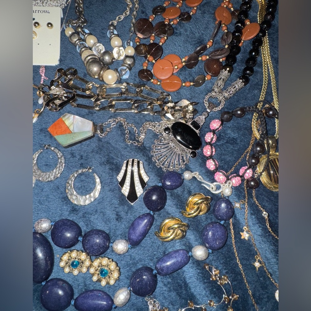 Huge Bundle Vintage Jewelry Mystery Grab Bag - Estate Jewelry Lot Surprise Box - Picture 3 of 14
